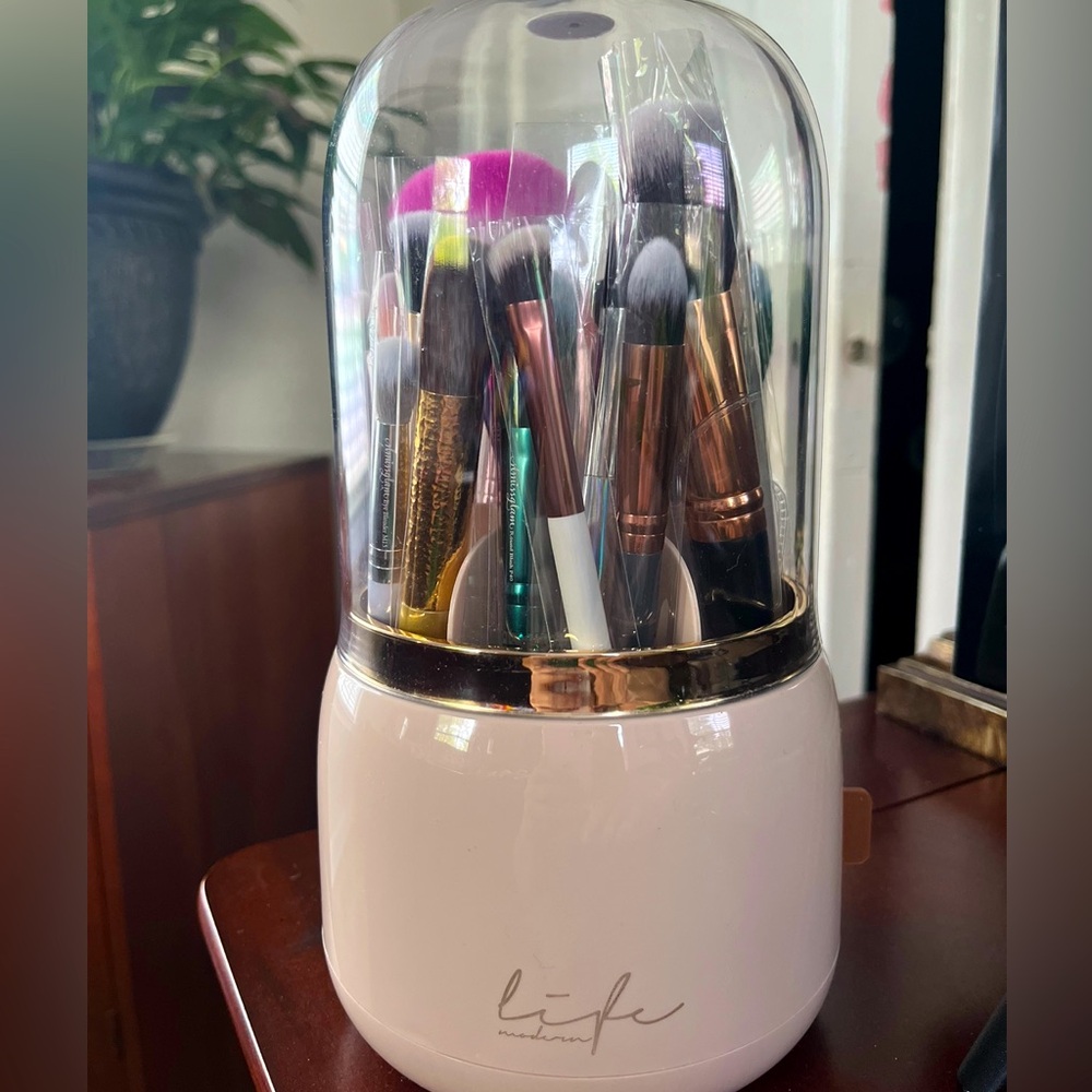 Makeup brushes